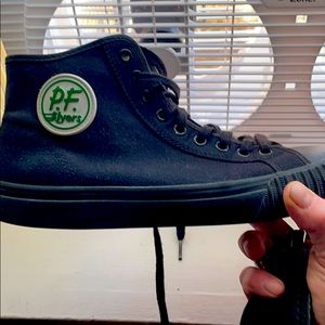 Close to new PF Flyers size 9